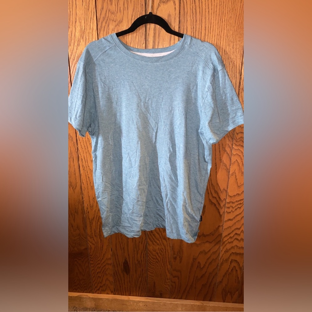 Kenneth Cole t shirt